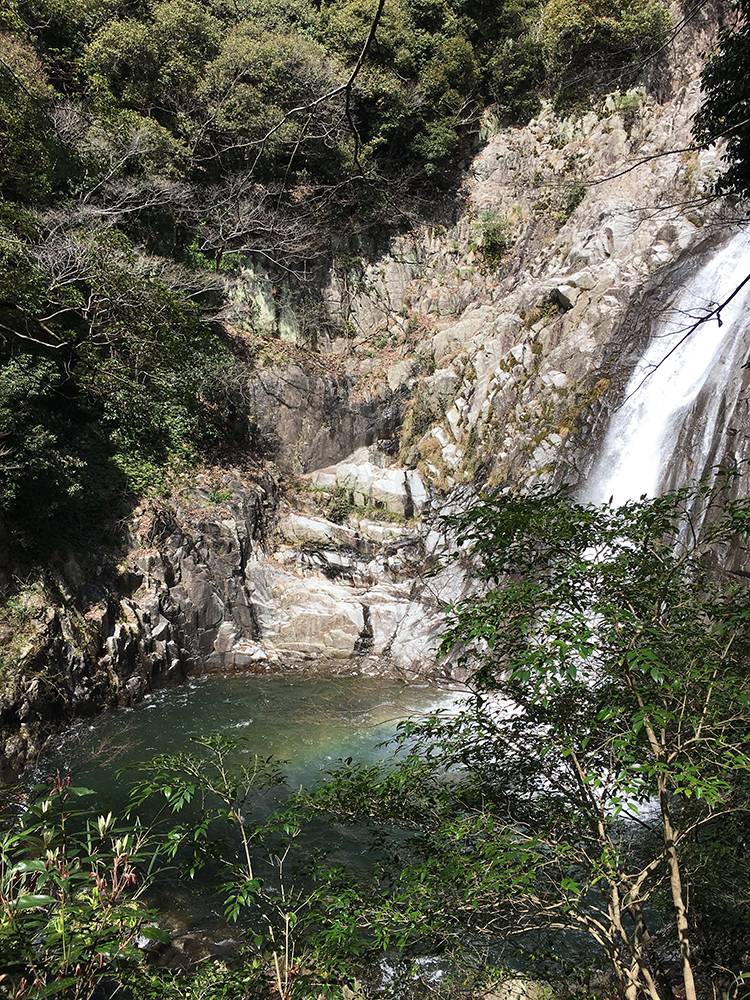 【地下鉄から開運スポットへ】「新神戸駅」北出口1にチェックイン→現地の写真を撮ってアップ！